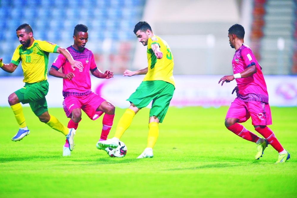 من لقاءات المصنعة بدوري عمانتل