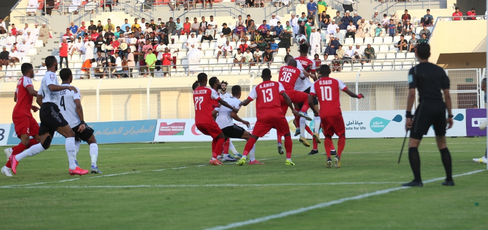 جانب من لقاءات دوري عمانتل