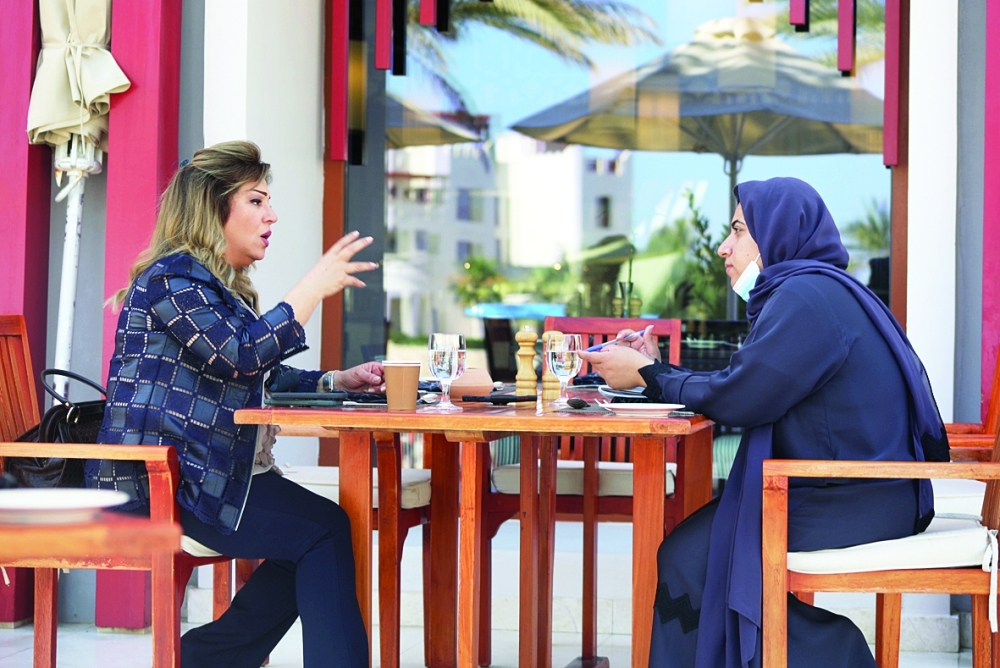 أمل دباس أثناء الحوار 