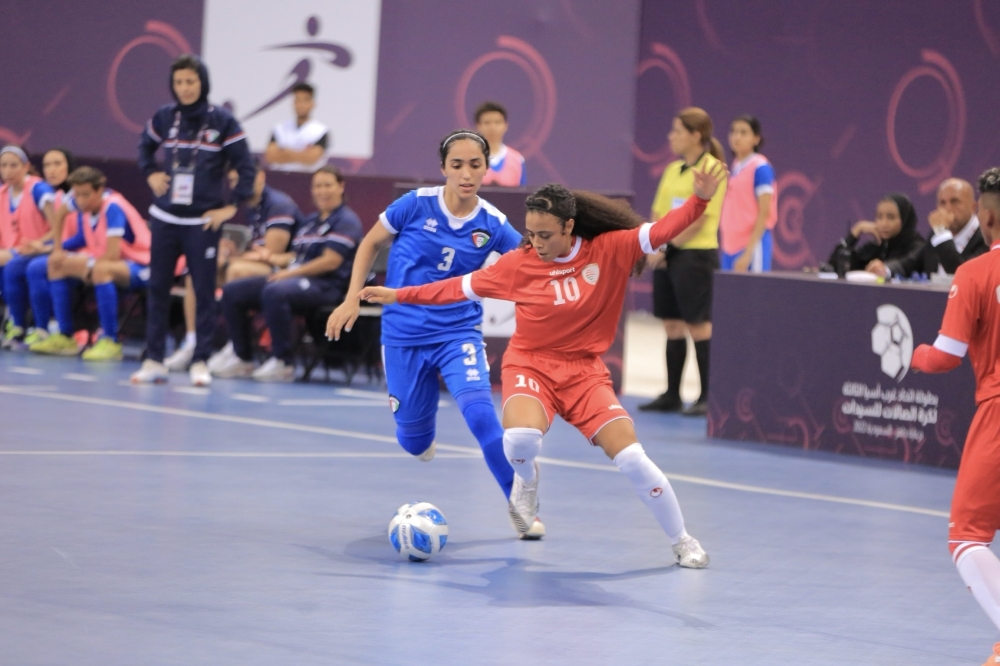 جانب من لقاء منتخبنا النسائي ونظيره المنتخب الكويتي