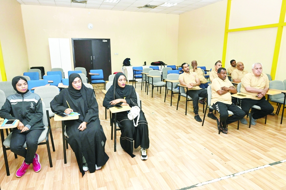 الحضور في دورة حكام كرة اليد