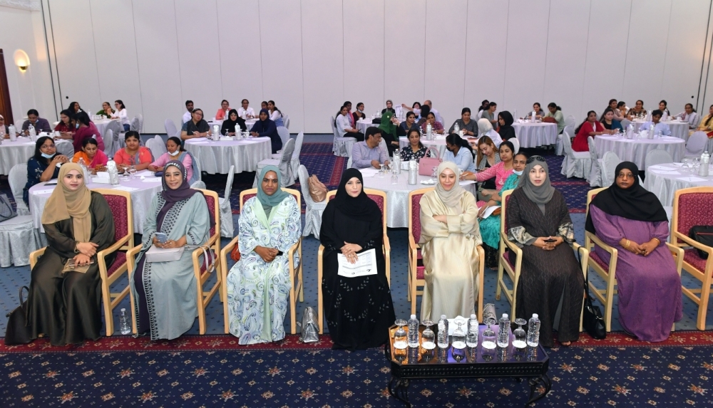 جانب من الحضور والمشاركين في الحلقة 