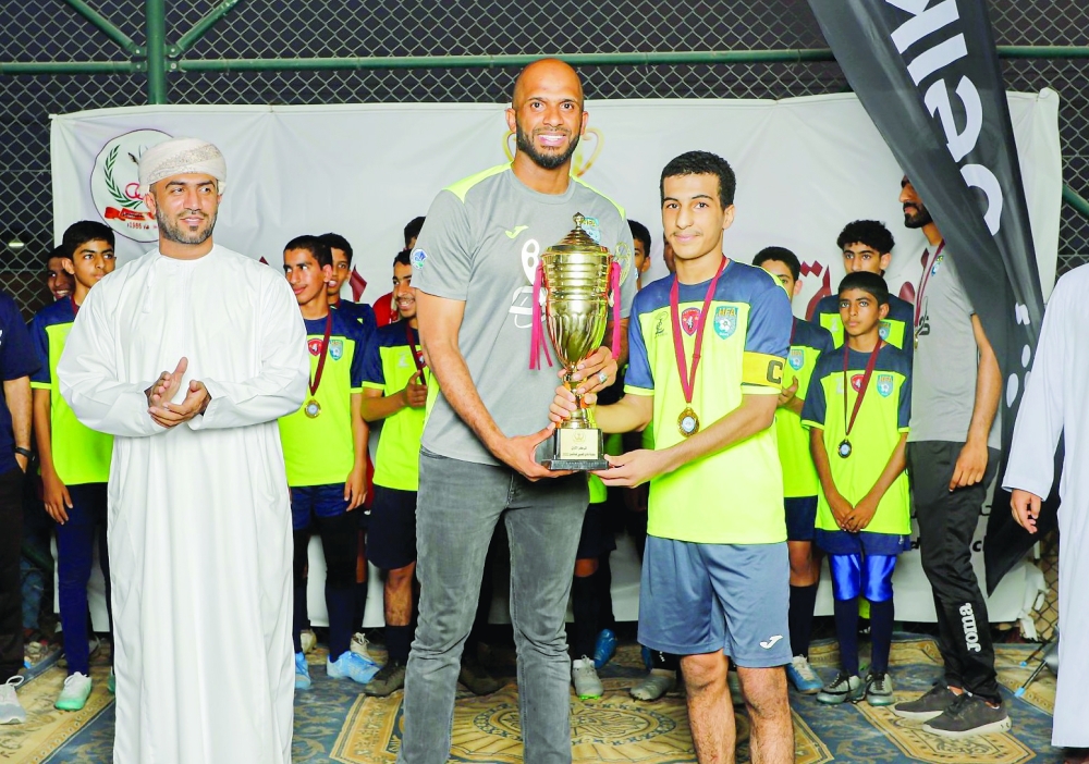 تتويج فريق النجوم بلقب البطولة