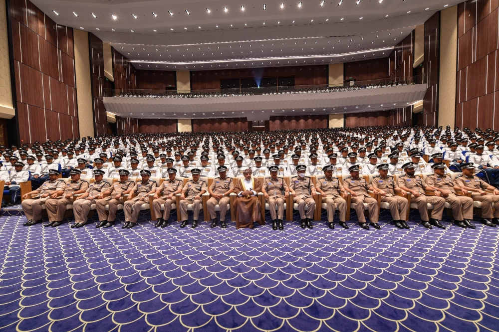 صورة مع الخريجين