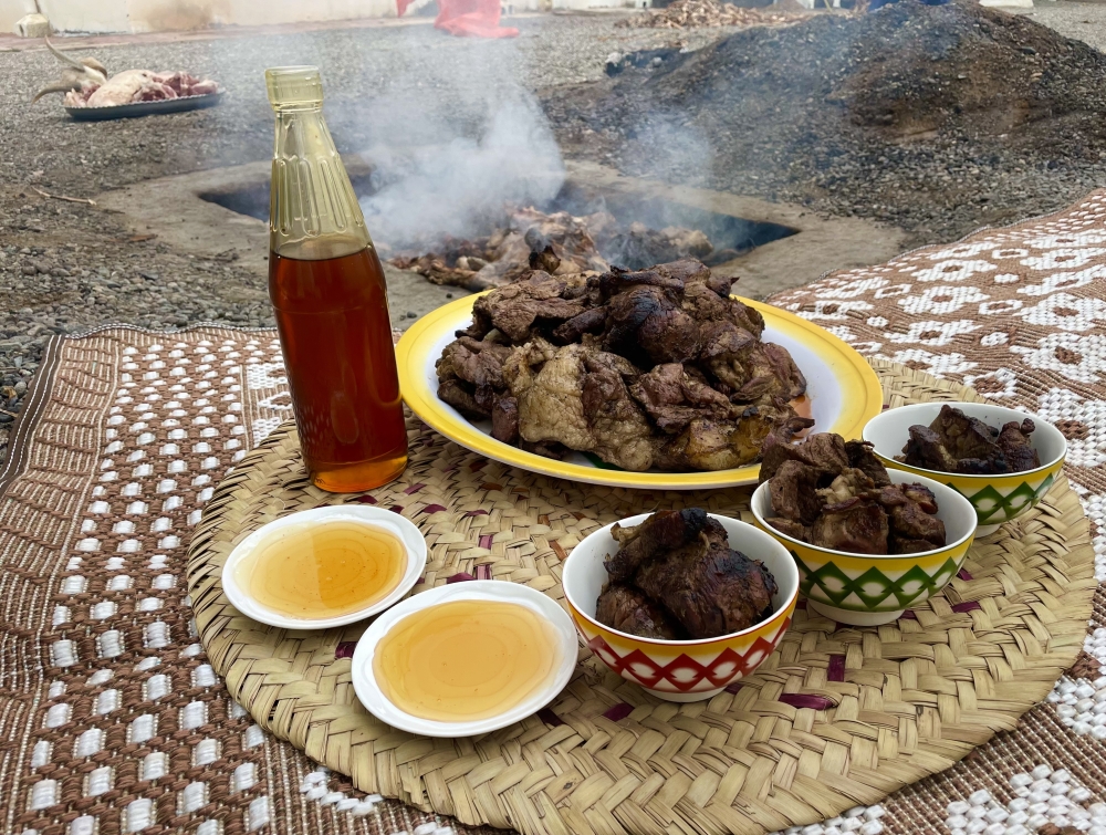 وجبة المضبي تزين ثاني أيام العيد في بدية