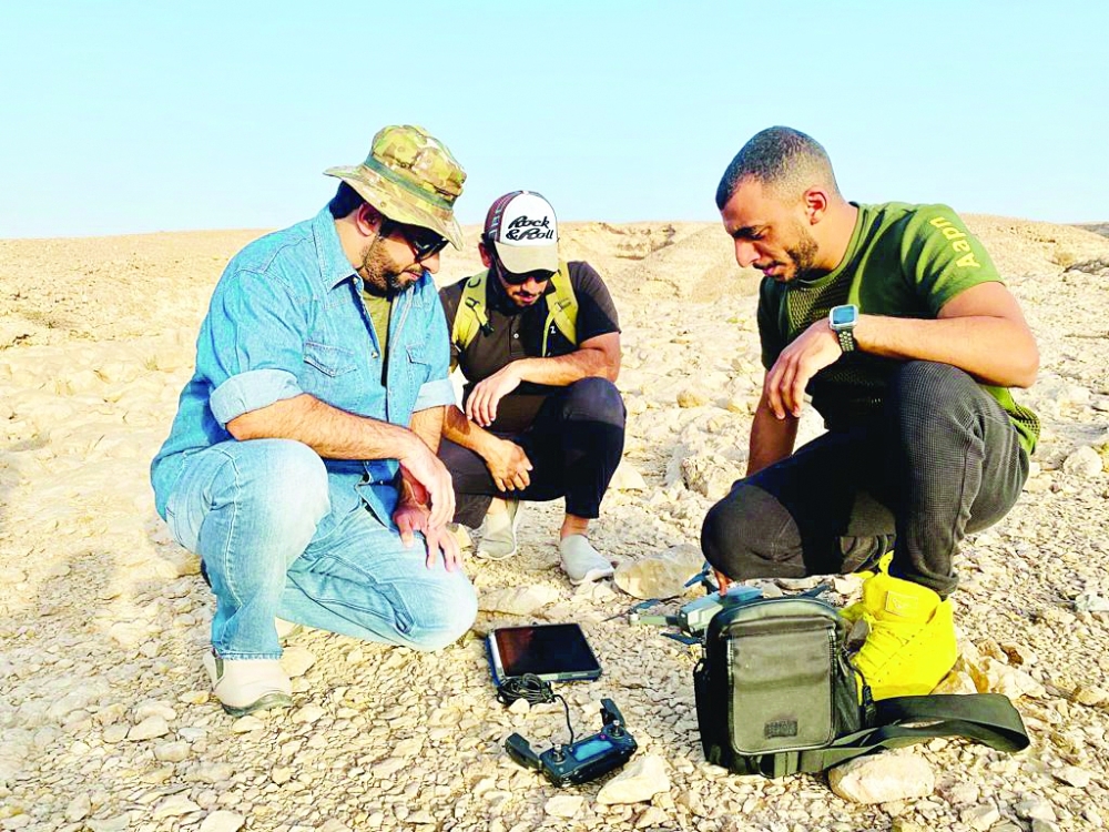 مستكشفون عمانيون