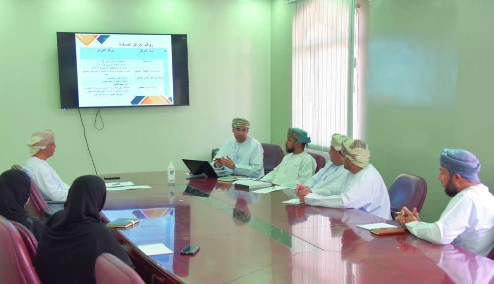 مناقشة ضوابط ومحددات المراكز الصيفية للطلبة