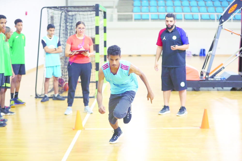 جانب من عملية الاختبارات للاعبين