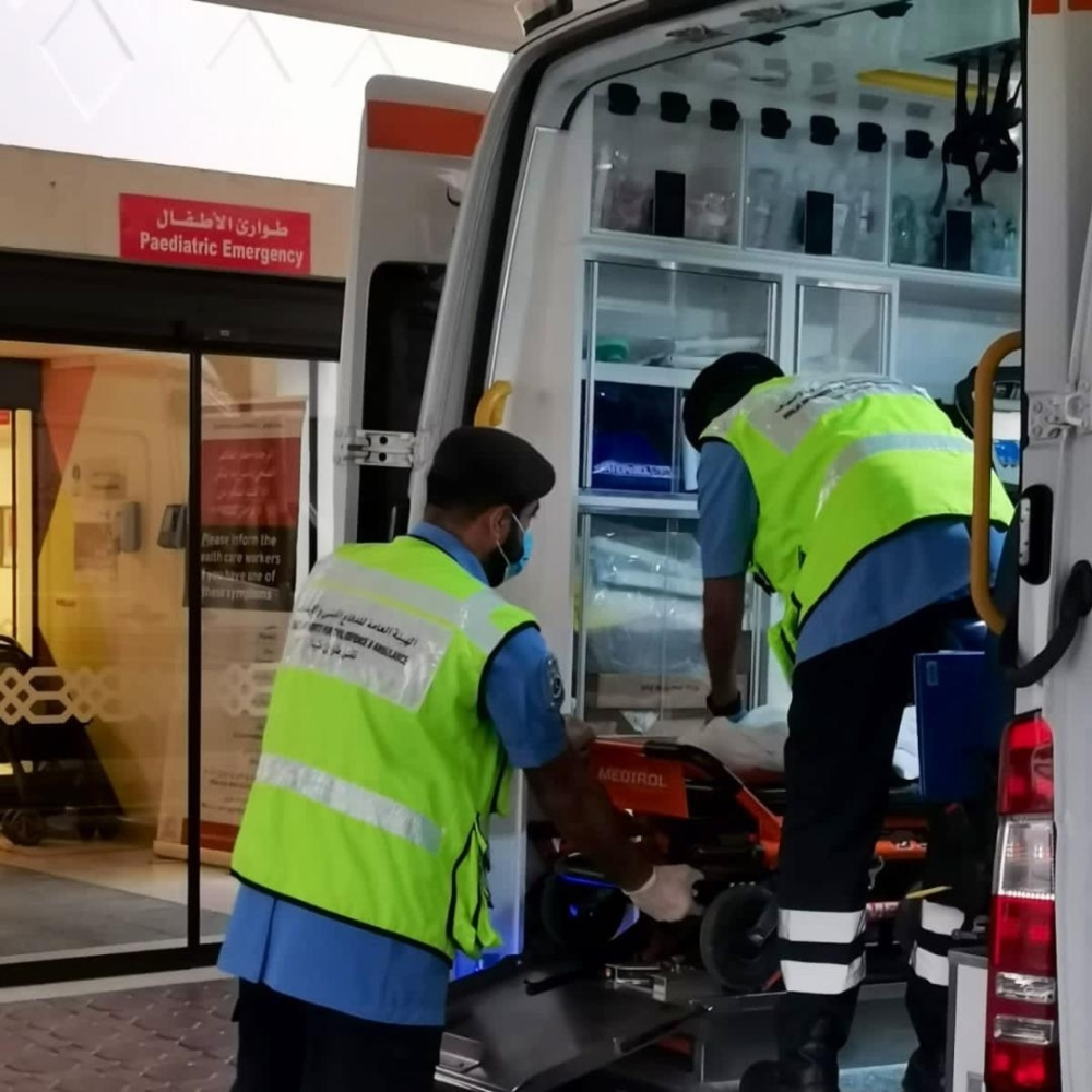 جهود الاسعاف ونقل الاطفال الى المستشفى 