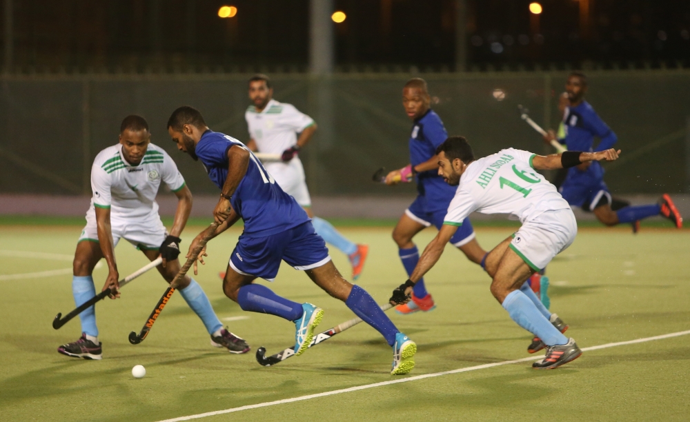 من لقاءات دوري الهوكي