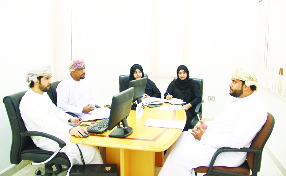 العمل على توفير فرص عمل مناسبة ومستدامة للمواطنين