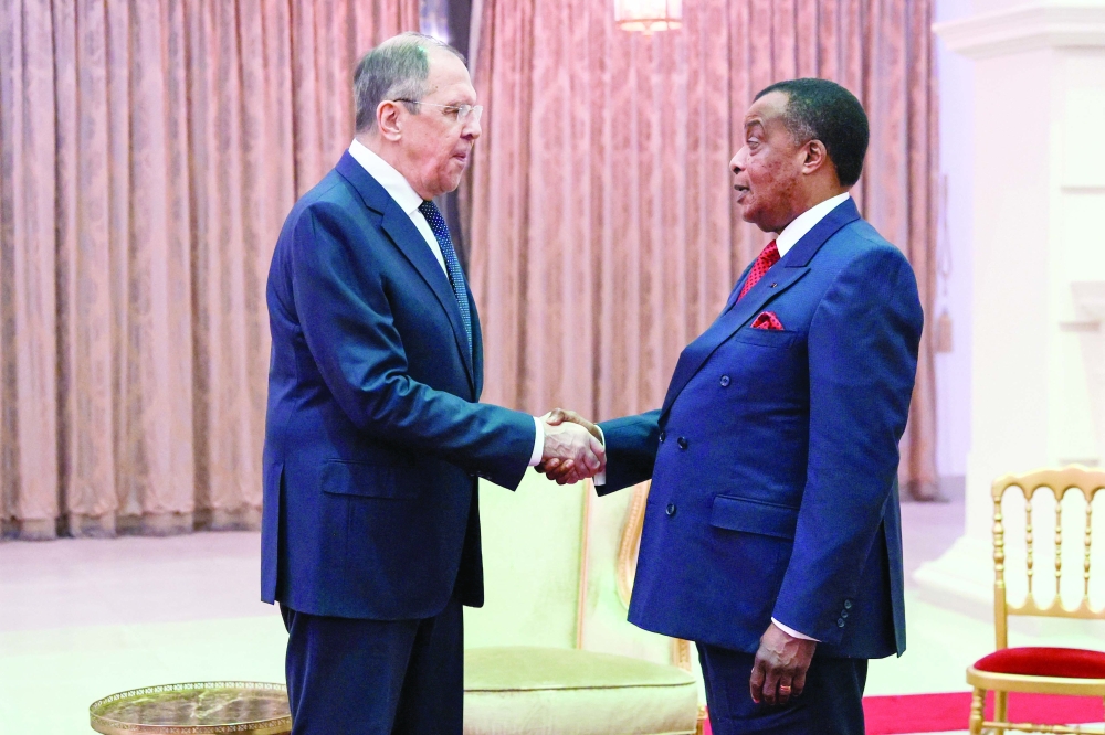 رئيس جمهورية الكونغو دينيس ساسو نجيسو يستقبل وزير الخارجية الروسي سيرجي لافروف في أويو