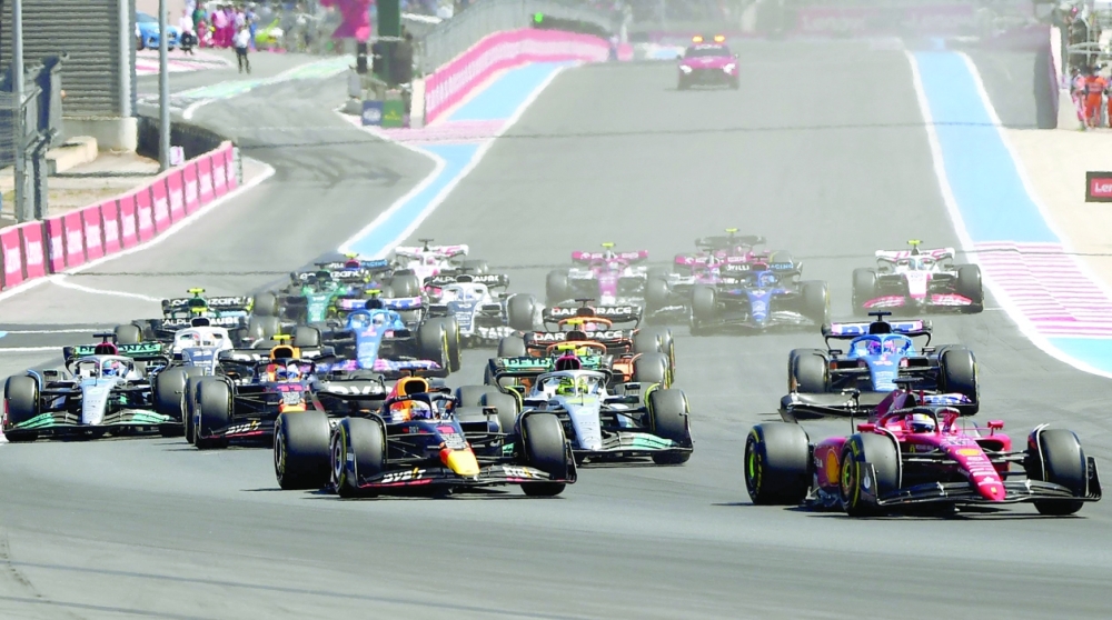 سباق فرنسا تسبب بانسحاب سائق فيراري شارل لوكلير رغم تصدره للسباق   ( أ ف ب ) 