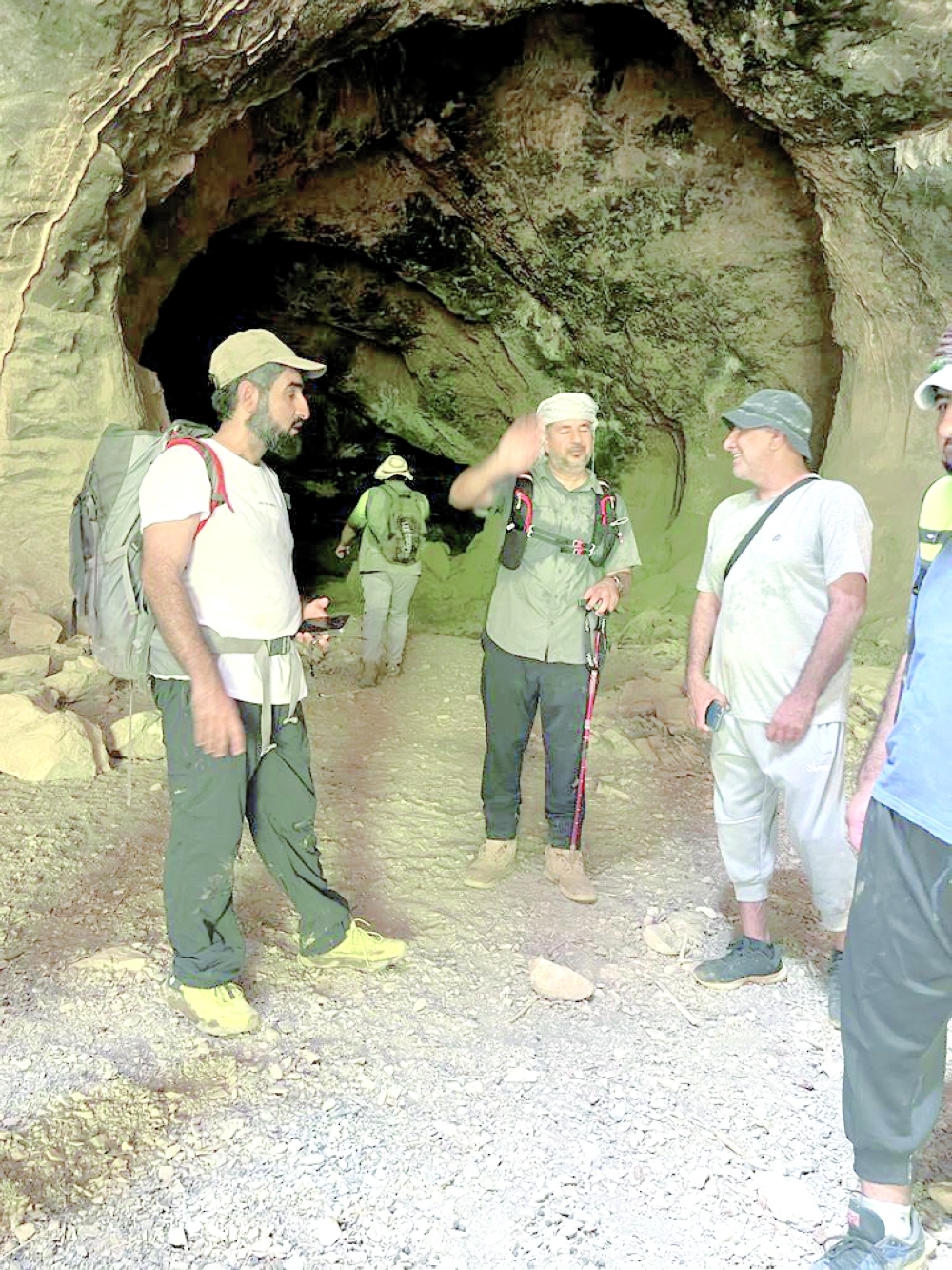 كهف الفياقين من الداخل