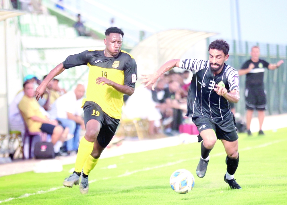 من اللقاء الودي بين السويق وصحار 