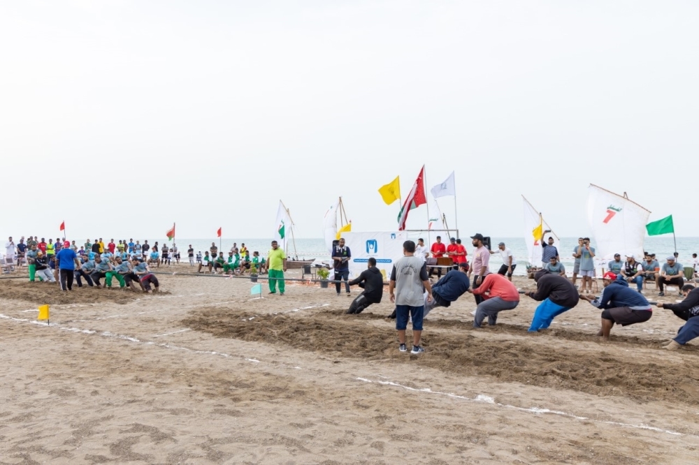 جانب من مسابقة شد الحبل