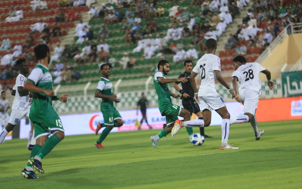 جانب من لقاء صحار والنصر تصوير - أحمد البريكي