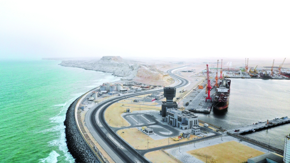 الرصيف البحري لميناء الدقم