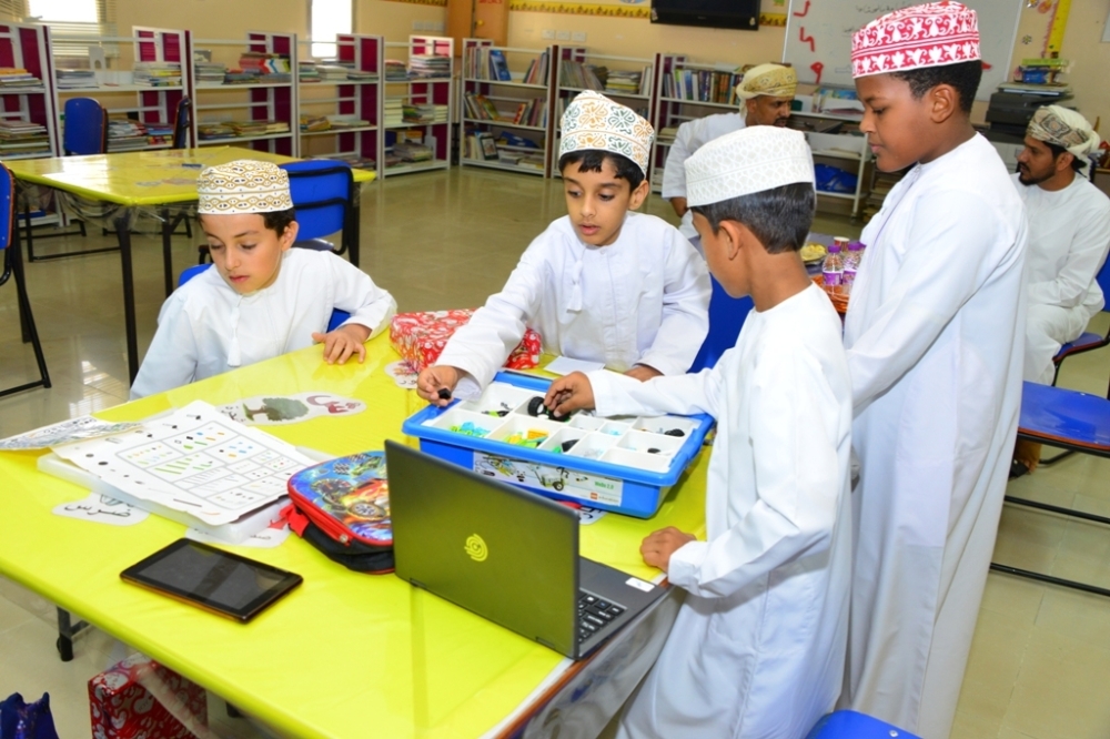 مشاريع طلابية في مختلف المجالات 3