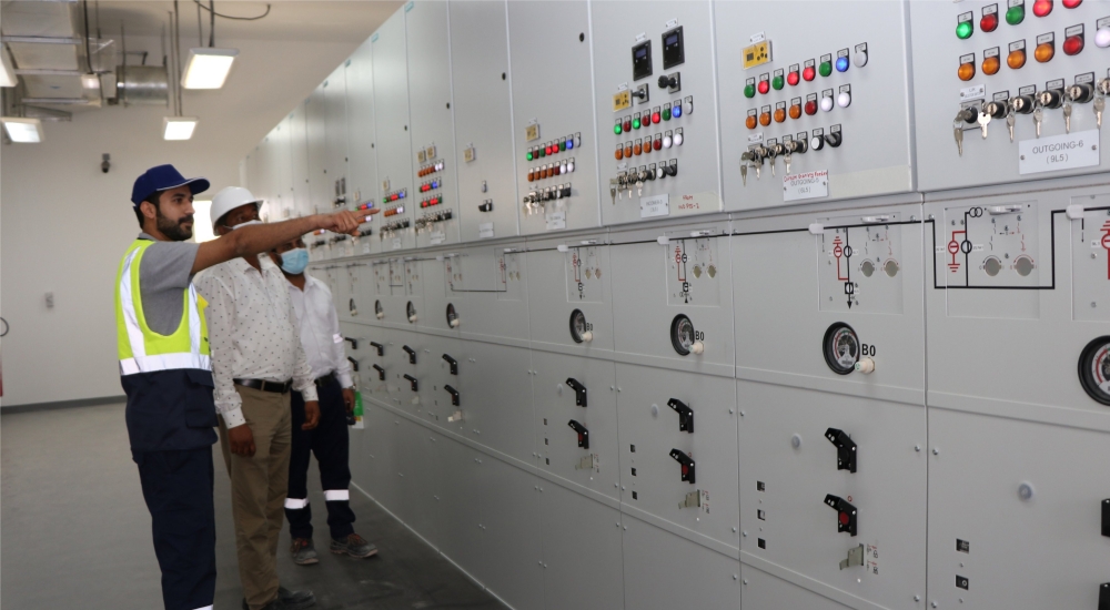 محولات الكهرباء في الدقم