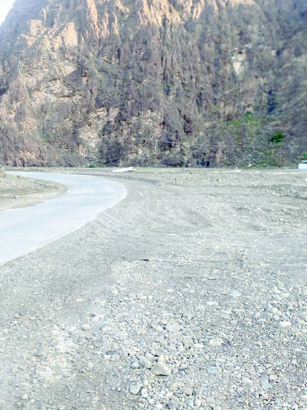 مناشدات الأهالي بضرورة رفع كفاءة الطريق مستمرة