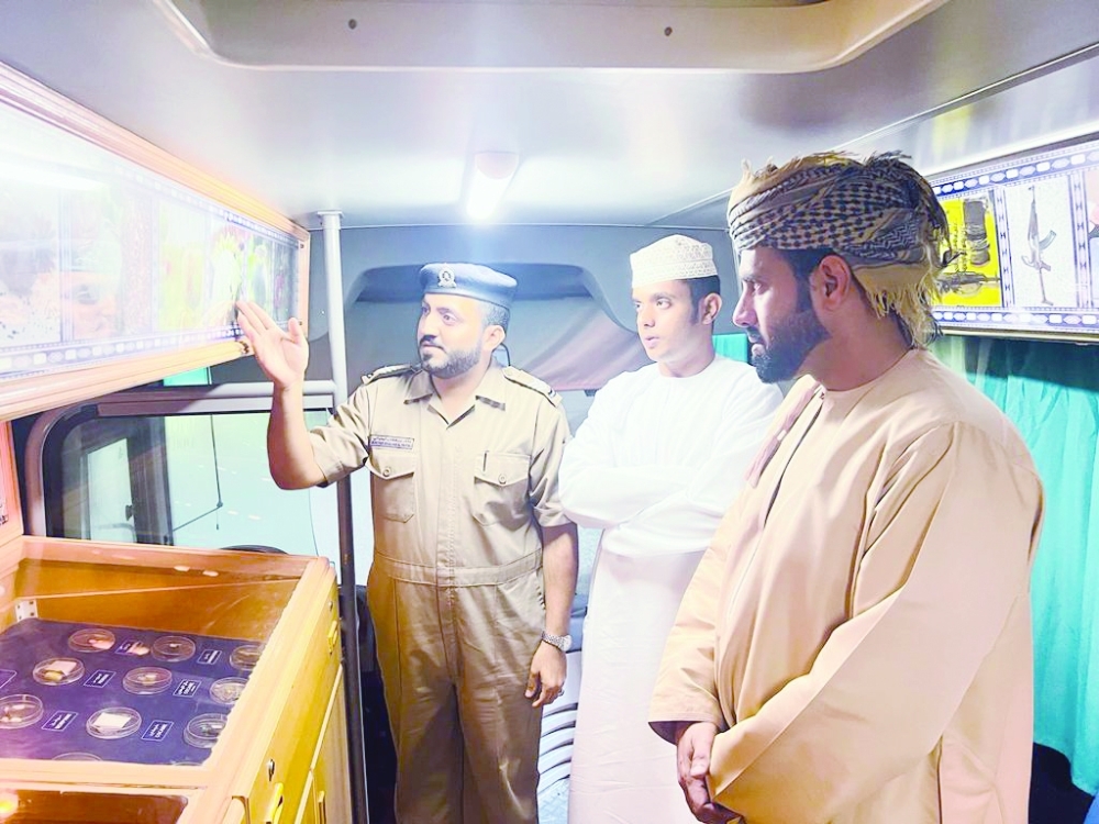 من المعرض المتنقل