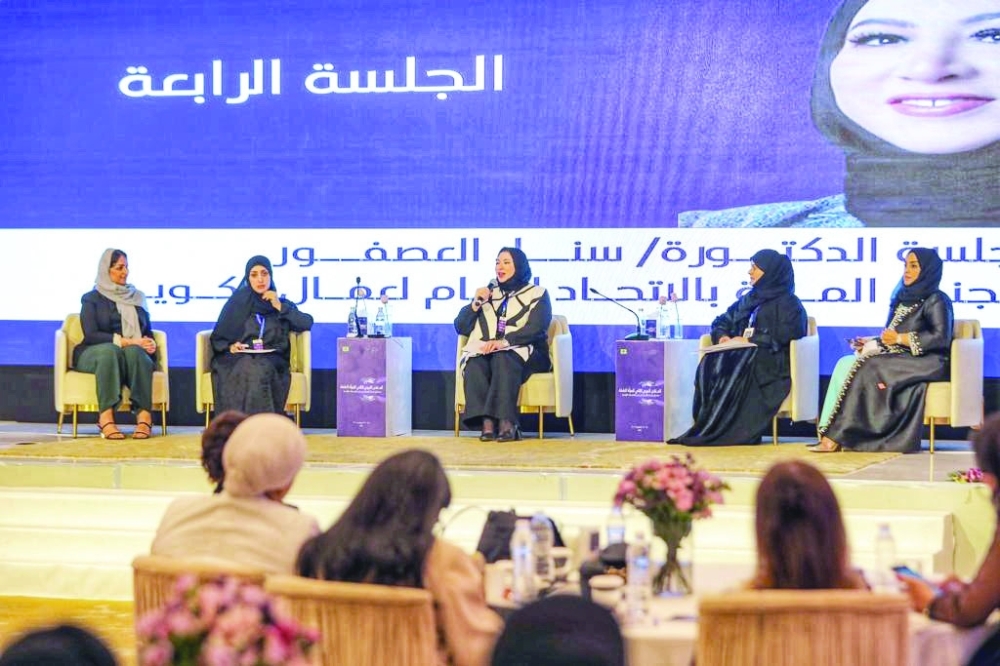 المتحدثات خلال المنتدى