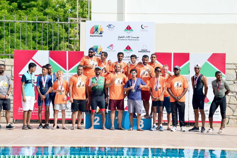 لقطة جماعية للفائزين بالمراكز الأولى