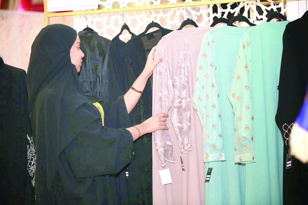 جانب من أحد المعارض الاستهلاكية لرائدات الأعمال بمسقط جراند مول