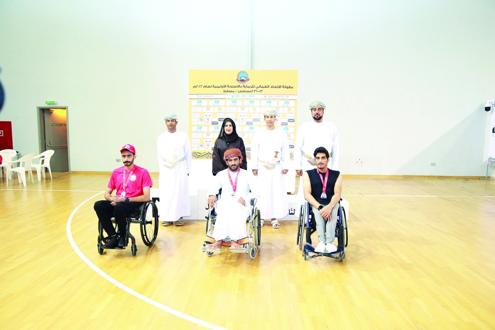 تتويج الفائزين بالمراكز الأولى للأشخاص ذوي الإعاقة