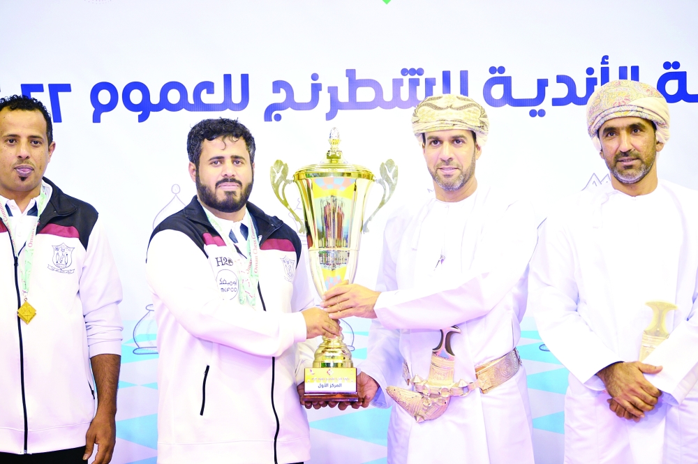 تتويج نادي مصيره بالمركز الأول 