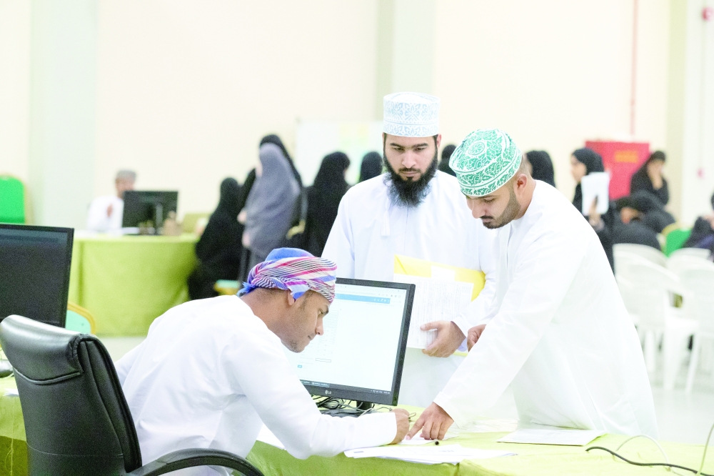 أكثر من 38 مليون ريال عماني إجمالي برامج الإسناد الطلابي التي تبنتها جامعة نزوى منذ انطلاقتها عام 2004