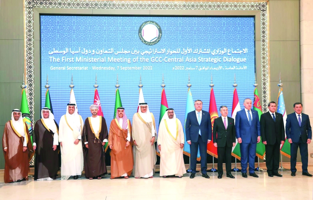 وزير الخارجية يمثل وفد سلطنة عُمان