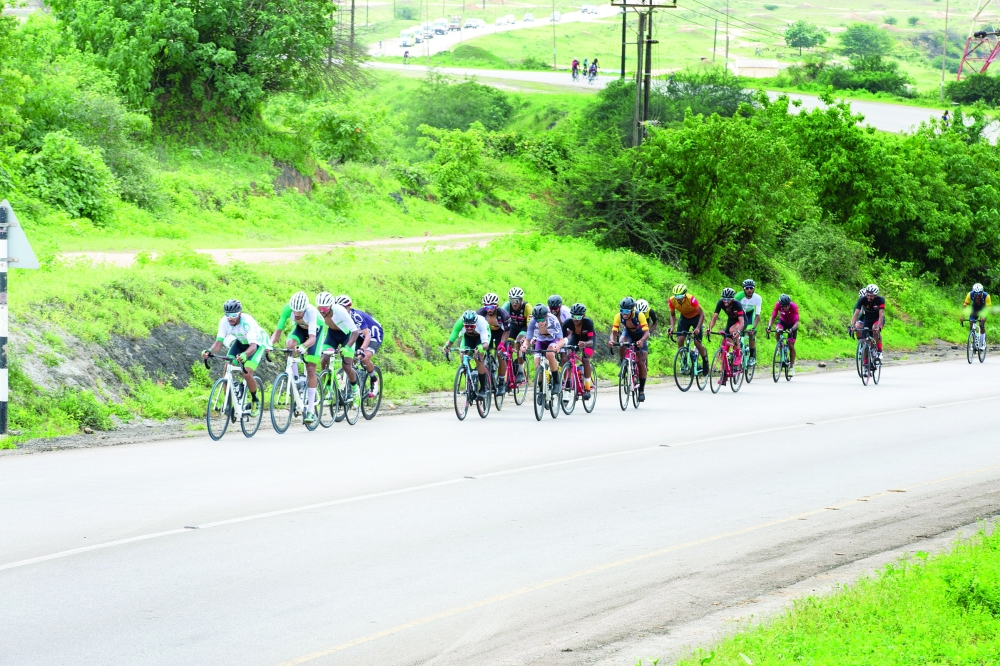 من منافسات النسخة الماضية لطواف صلالة للدراجات الهوائية