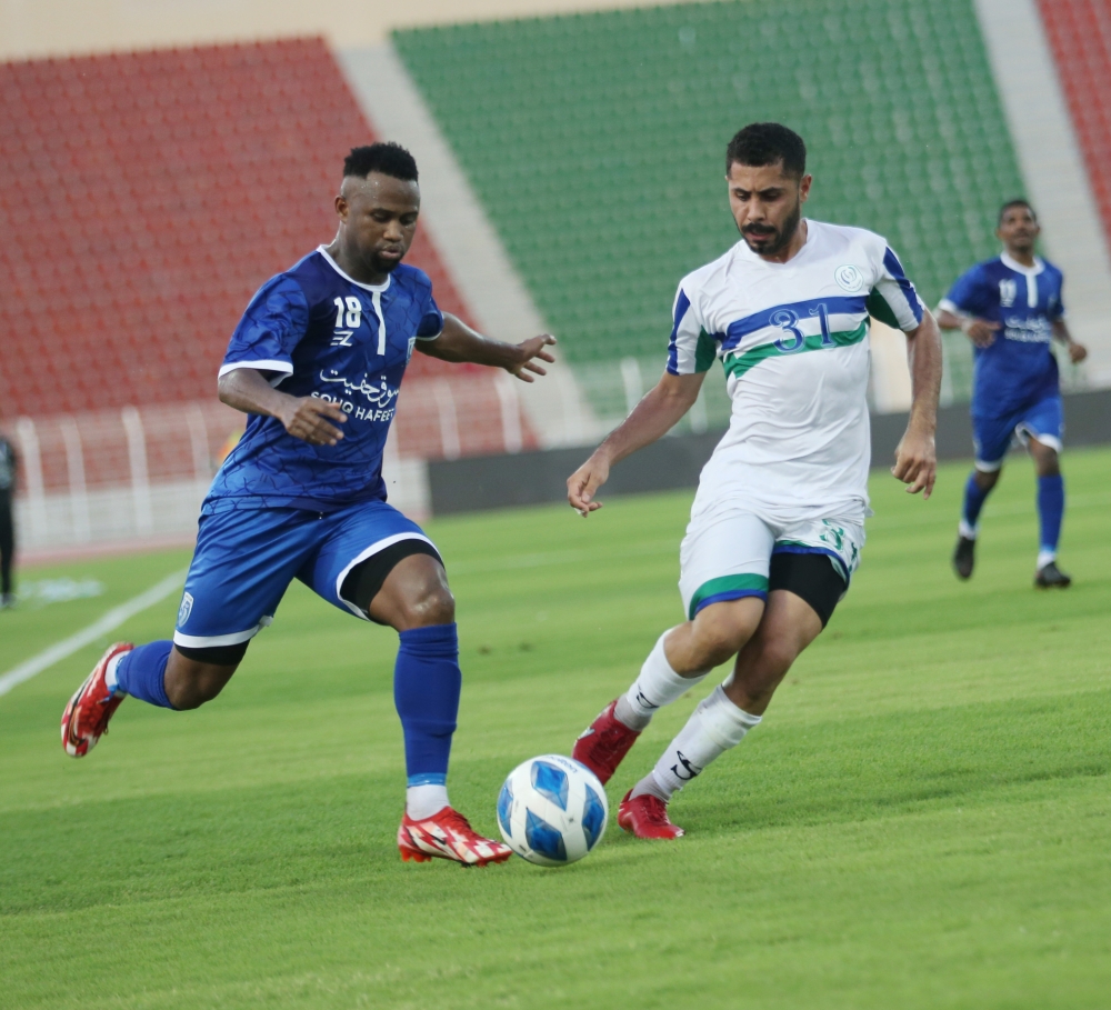من مباريات صحم بدوري عمانتل