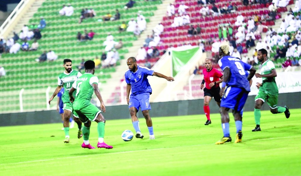 جانب من لقاء صحار وصور بالدوري