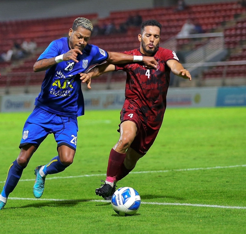 تنافس كبير بين لاعبي النصر والرستاق 