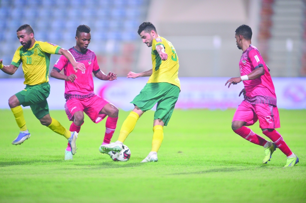 من لقاءات المصنعة بدوري عمانتل