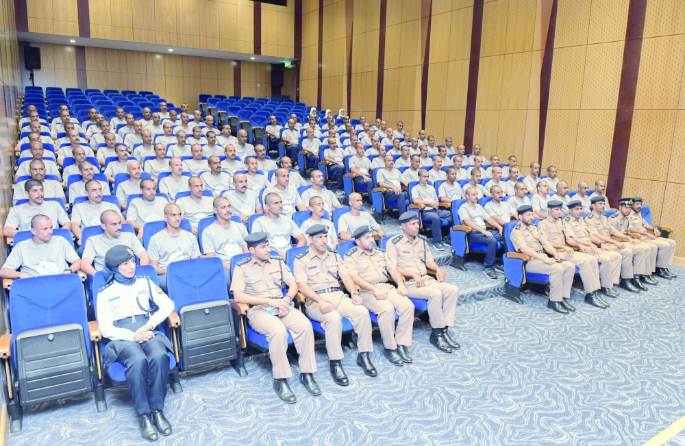 دفعة من الضباط المرشحين بنظام الدبلوم