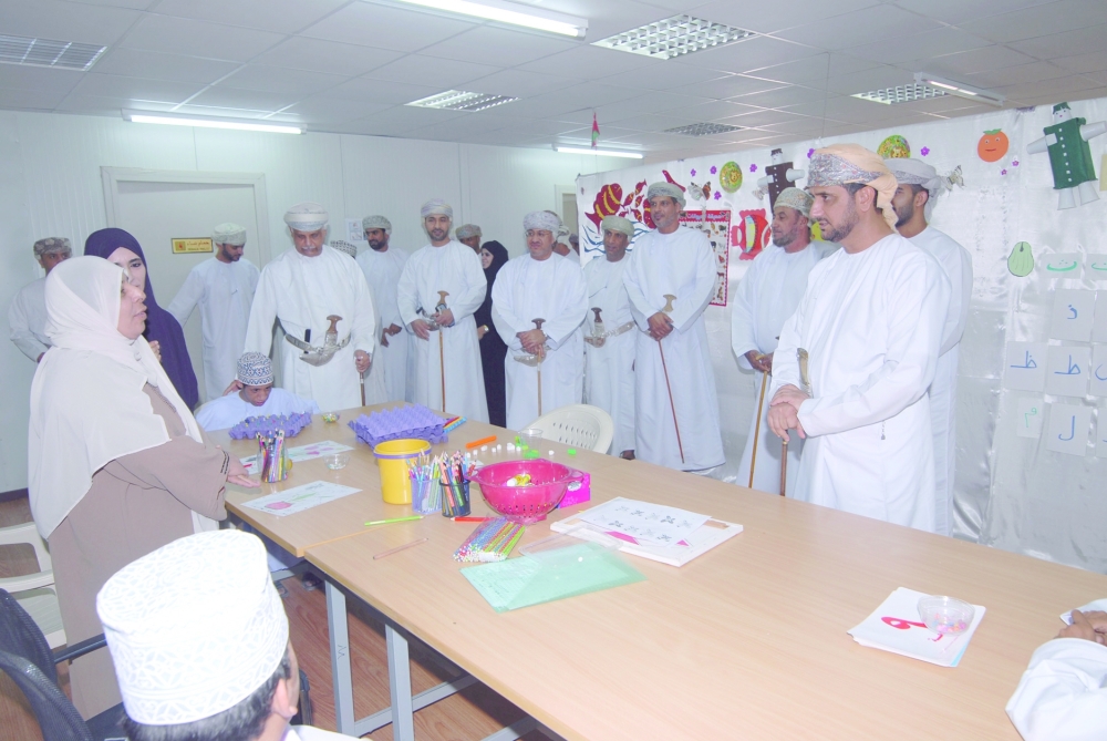 الإطلاع على أنشطة ورشة التدريب المهني الجديدة لذوي الإعاقة 