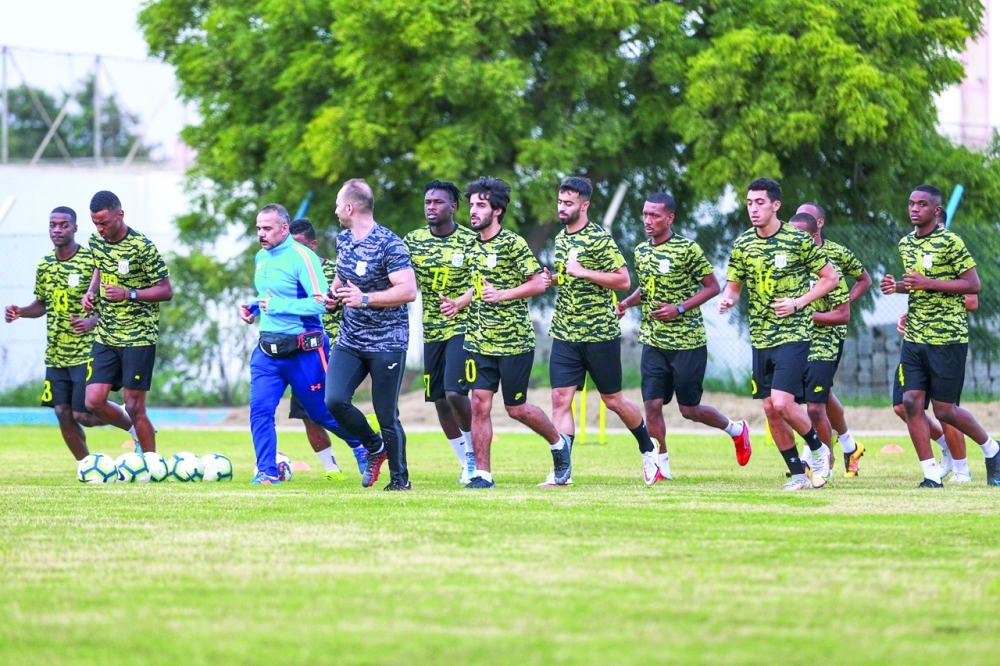 تدريبات الفريق الكروي الأول بنادي النصر