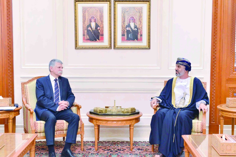 المعولي لدى استقباله المسؤول المجري