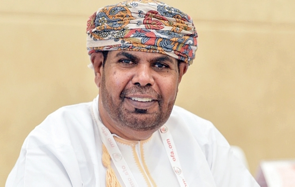 ناصر درويش صحفي رياضي رأس القسم الرياضي في جريدة عمان لسنوات طويلة