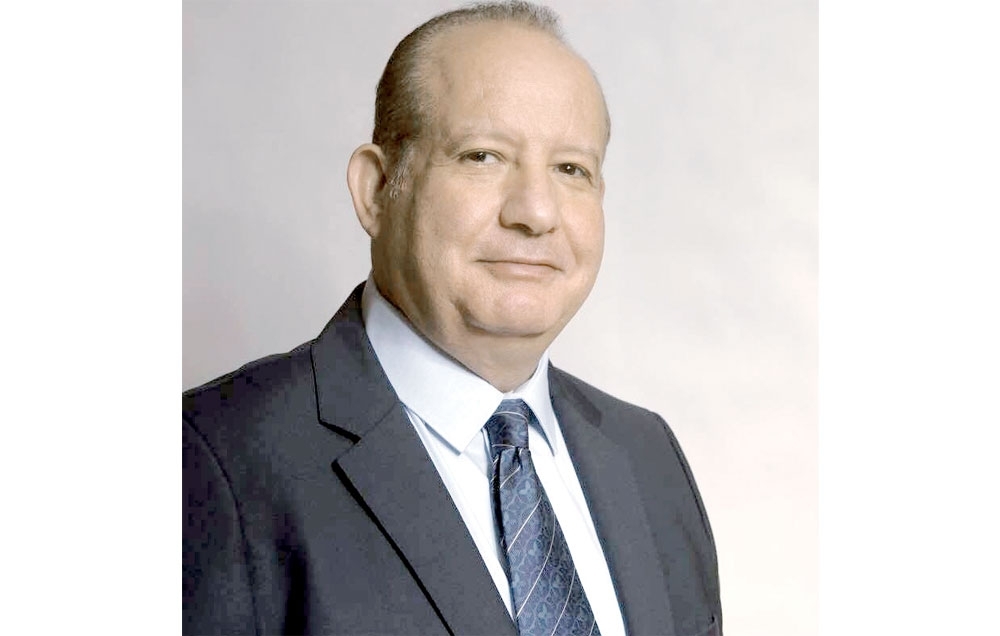 كاتب وإعلامي عمل في جريدة «عمان» بين 1984و1994