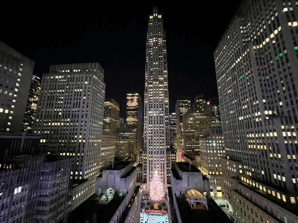 إضاءة شجرة عيد الميلاد في روكفلر بلازا في مدينة نيويورك. "ا ف ب"