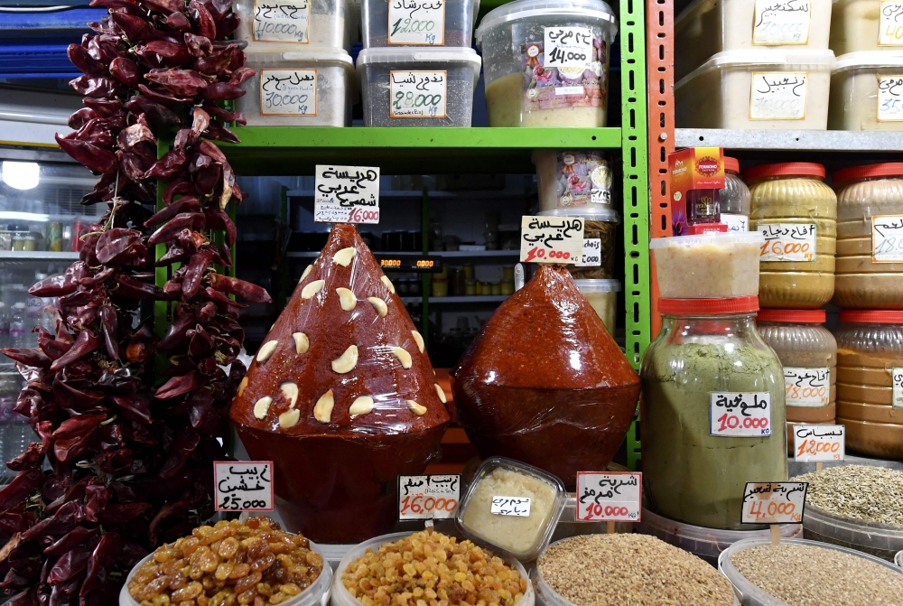الهريسة التونسية معروضة في السوق المركزي بالعاصمة تونس. "أ.ف.ب"