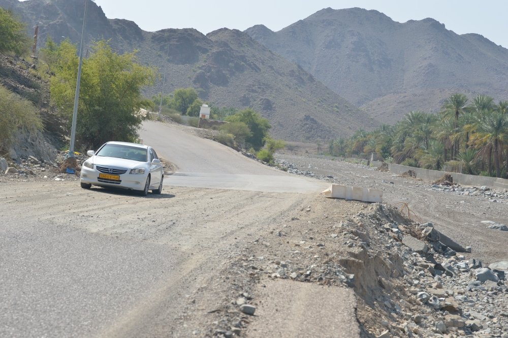  صعوبة تنقل المركبات الصغيرة في الطريق 