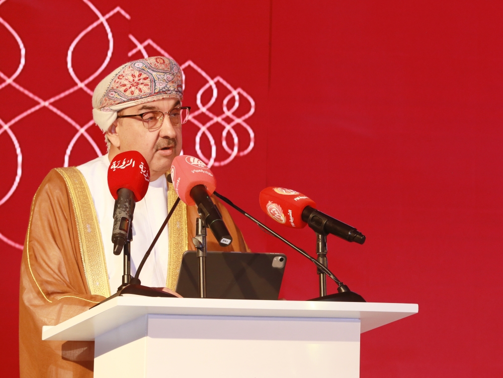 د.علي اللواتي يلقي كلمته في حفل التدشين