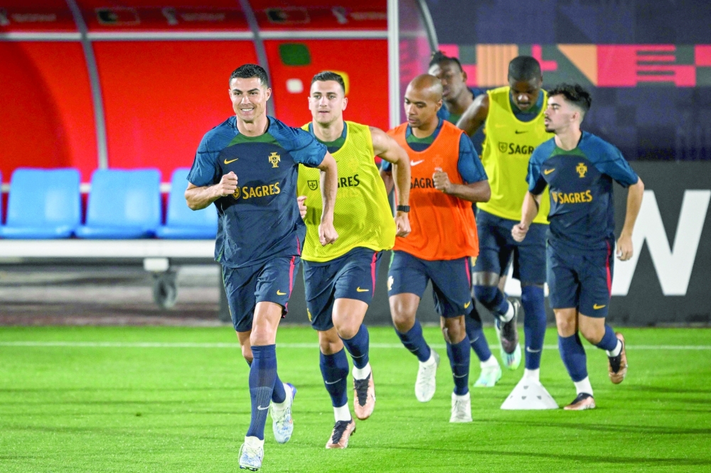 رونالدو وزملائه في الحصة التدريبية استعدادا للقاء سويسرا غدا
