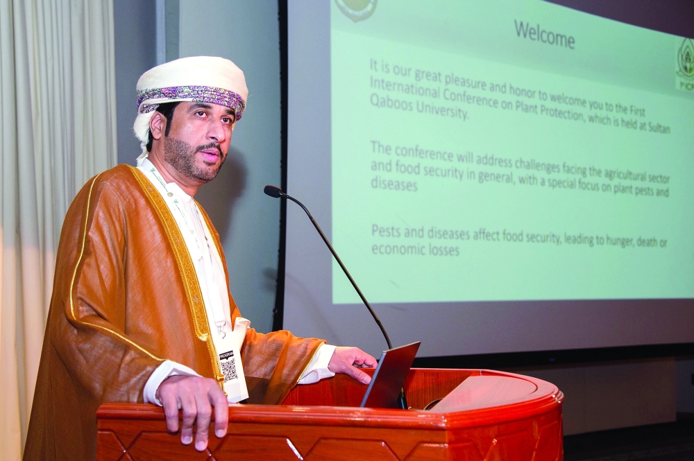 عميد كلية العلوم الزراعية والبحرية يلقي كلمة المؤتمر الدولي الأول لوقاية النبات